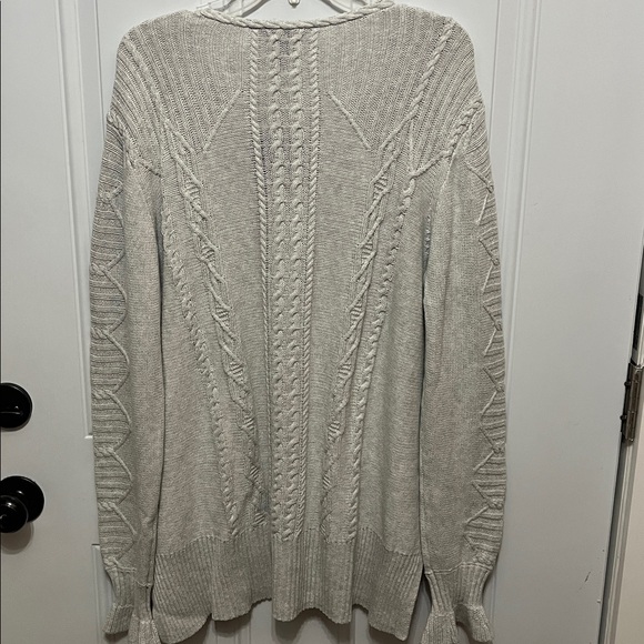 Simply Vera Vera Wang Women’s Light Heather Gray Sweater with jewels NWT - XL - Picture 10 of 10